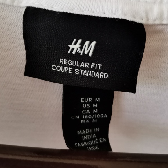 H&M Regular Fit Printed T-shirt - (M) - Picture 4 of 6